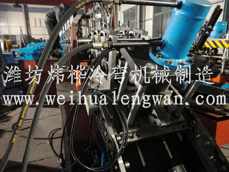 全自动汽车防撞梁成型设备出产流水线