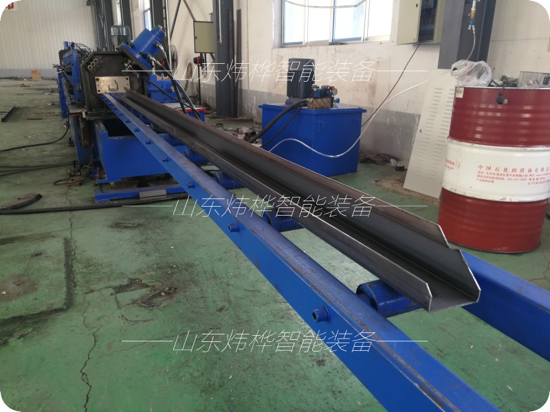 1554086106755324 汽车边框C型材自动辊压成型流水线