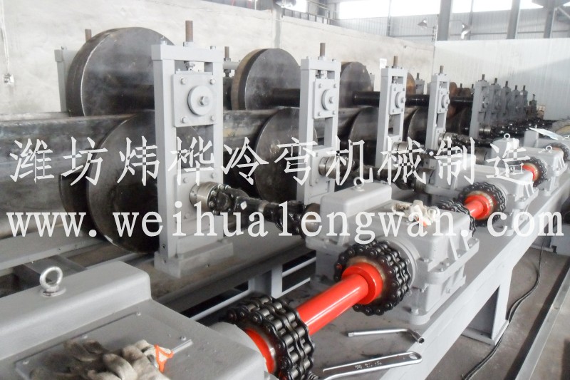 1554522461473350 高精度轻钢龙骨成型机,别墅装璜龙骨成型设备