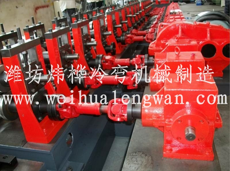 通常龙骨机（38,50,60,75,100），T型龙骨机，边条龙骨机，卡式龙骨机（含冲孔装置） 高速