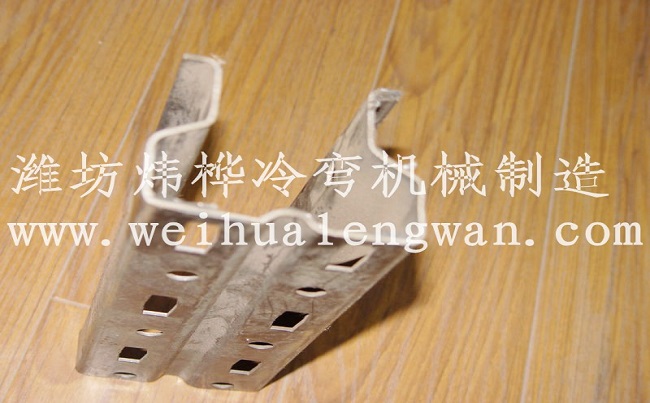  货架立柱成型设备的特点及货架装置当苦衷项
