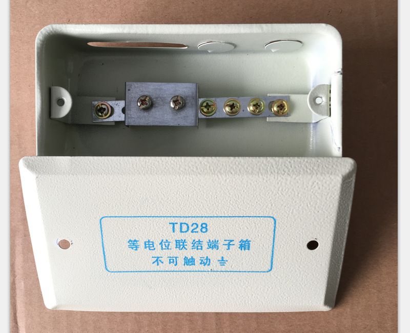 1576559835241690 端子箱简介及工作道理
